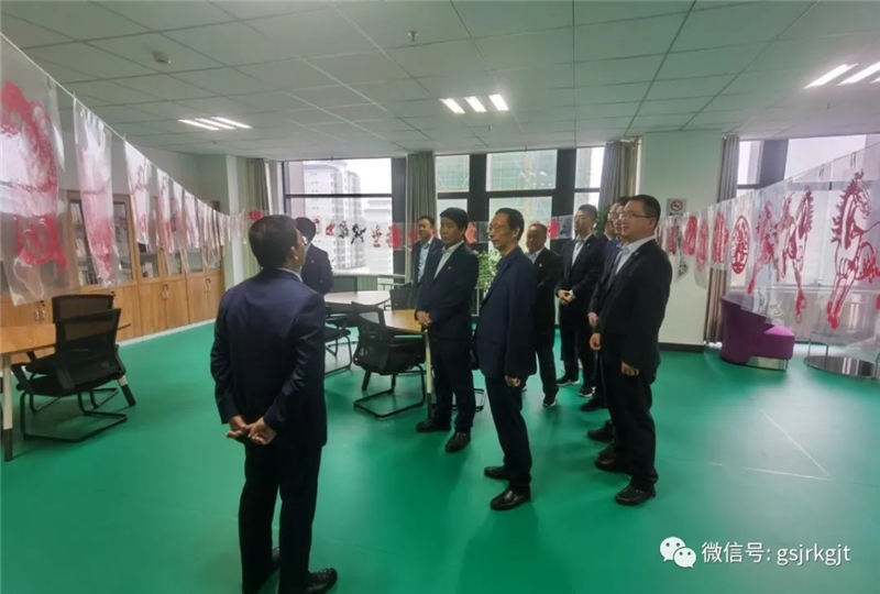 傳承經(jīng)典藝術(shù) 弘揚(yáng)核心價(jià)值——金控定西擔(dān)保舉辦員工剪紙展覽活動